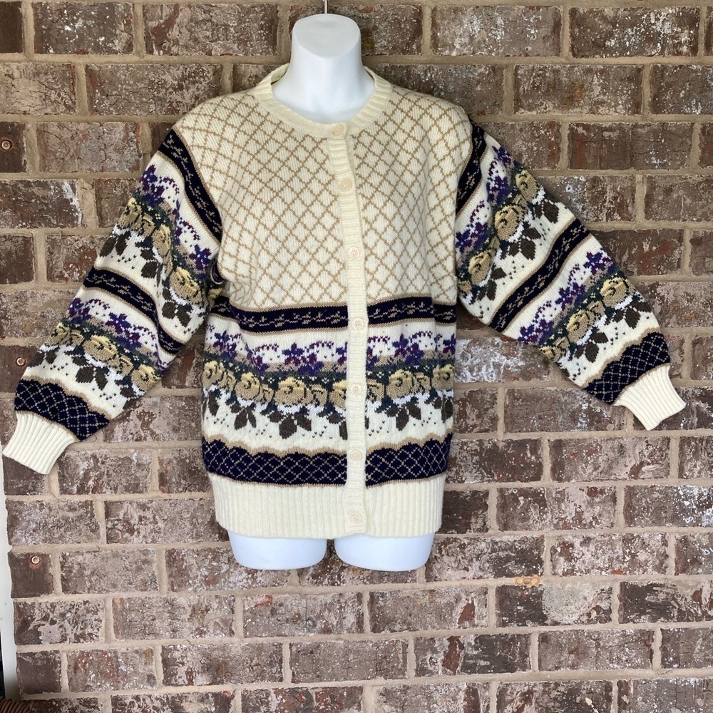 Granny cardi (import workshop ) Vintage Cardigan Size Small